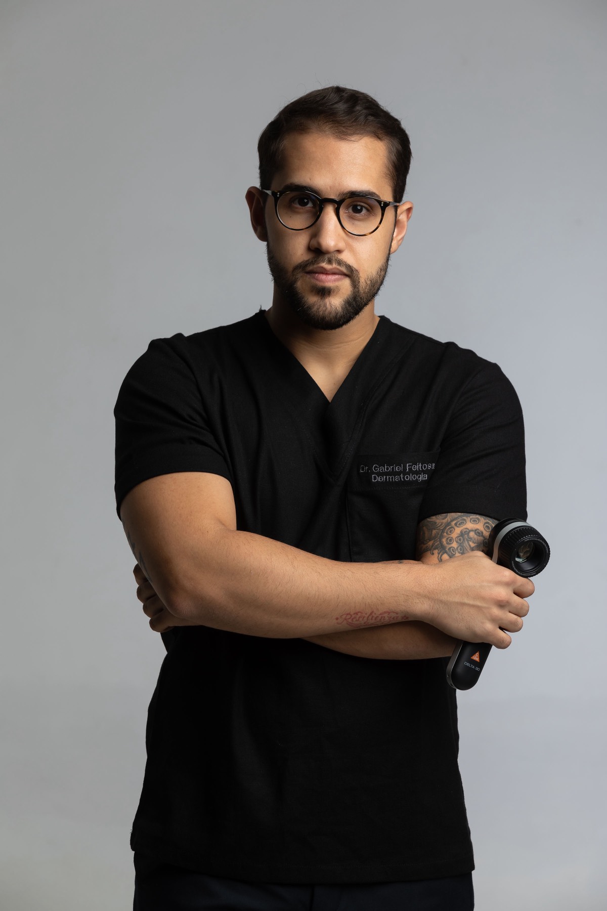 Dr. Gabriel Feitosa em traje cirúrgico